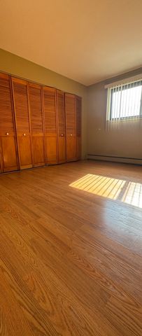 8901 N Western Avenue 211, Des Plaines, IL 60016