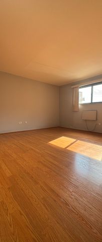 8901 N Western Avenue 211, Des Plaines, IL 60016