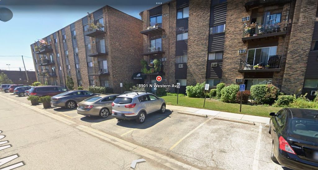 8901 N Western Avenue 211, Des Plaines, IL 60016