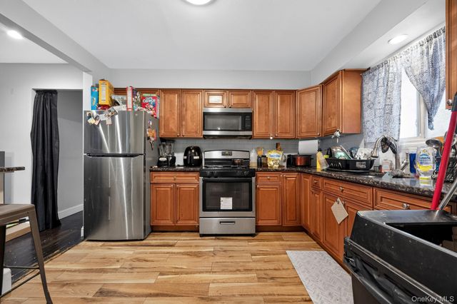 568 Autumn Avenue, Brooklyn, NY 11208