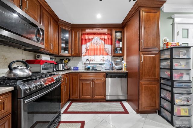 568 Autumn Avenue, Brooklyn, NY 11208