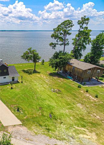 796 W Cattle Dr, Onalaska, TX 77360