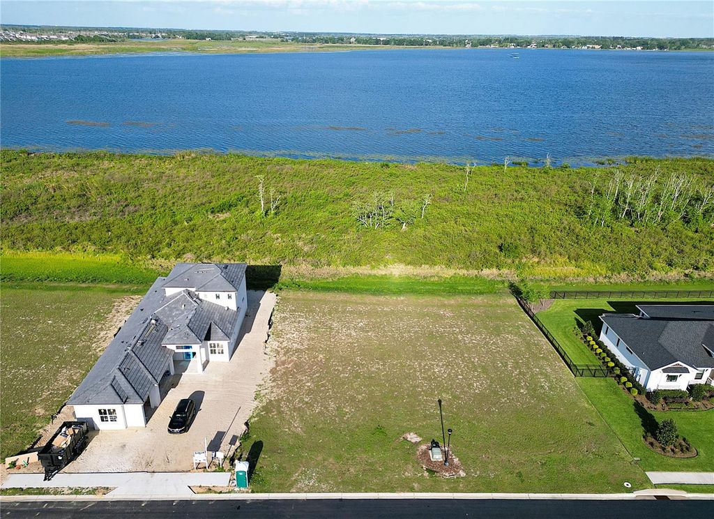 Image 2 of property listing at 332 CALADIUM AVENUE, Lake Alfred, FL 33850