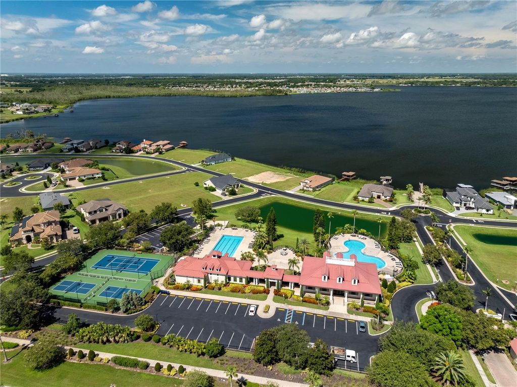 Image 20 of property listing at 332 CALADIUM AVENUE, Lake Alfred, FL 33850