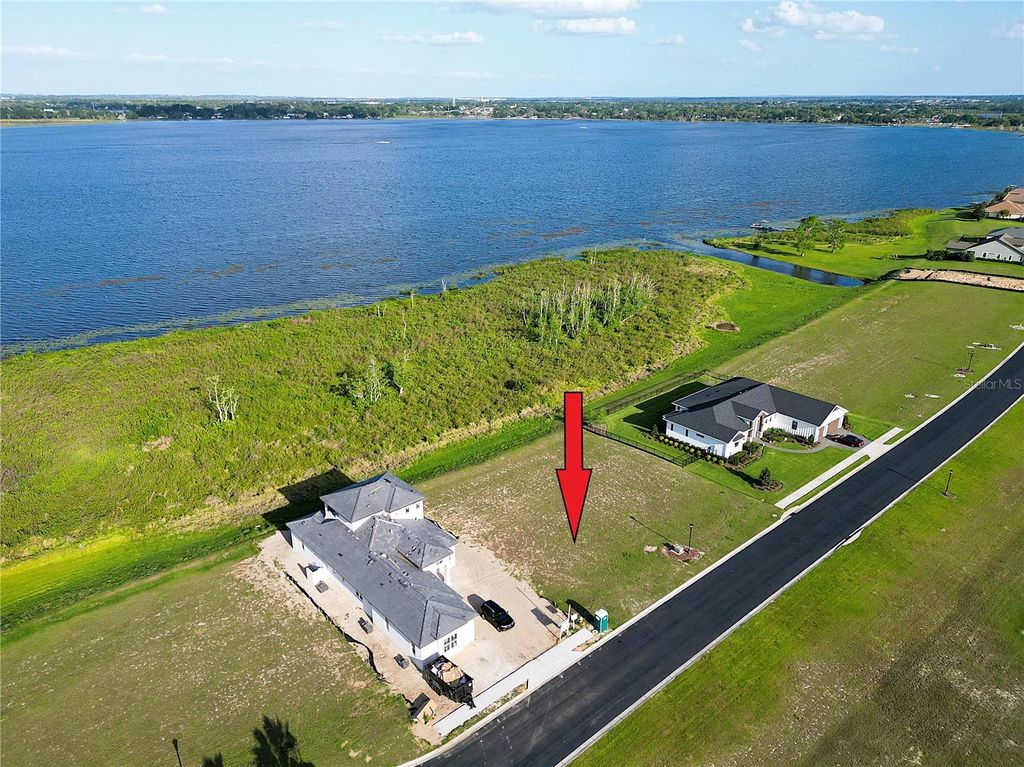 Image 6 of property listing at 332 CALADIUM AVENUE, Lake Alfred, FL 33850