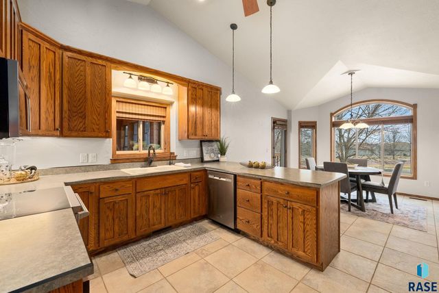 4917 E 42nd St Street, Sioux Falls, SD 57110