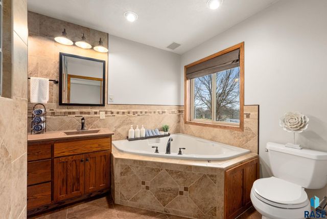 4917 E 42nd St Street, Sioux Falls, SD 57110