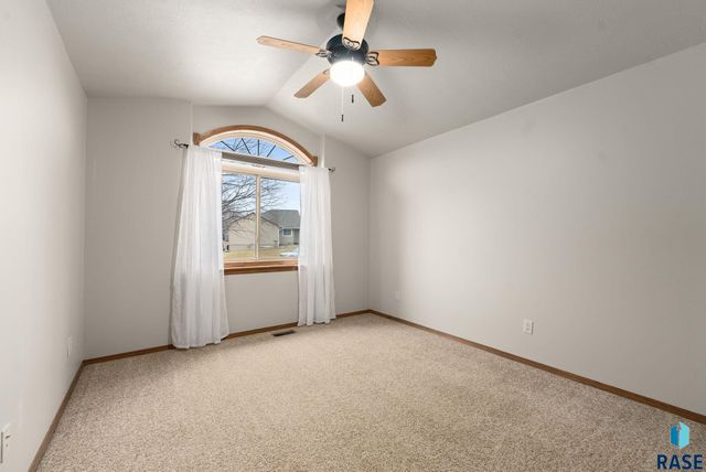 4917 E 42nd St Street, Sioux Falls, SD 57110