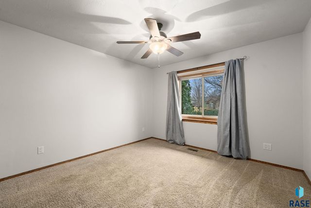 4917 E 42nd St Street, Sioux Falls, SD 57110