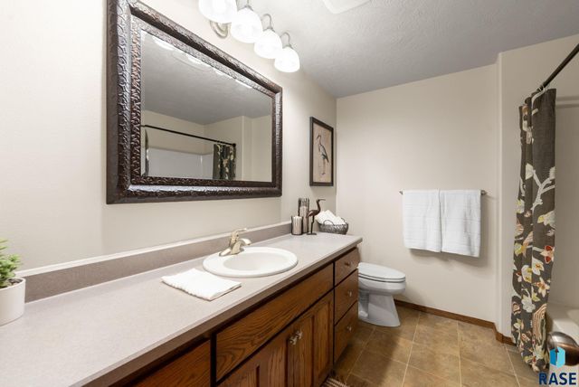 4917 E 42nd St Street, Sioux Falls, SD 57110