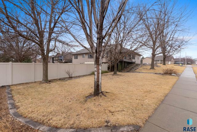 4917 E 42nd St Street, Sioux Falls, SD 57110