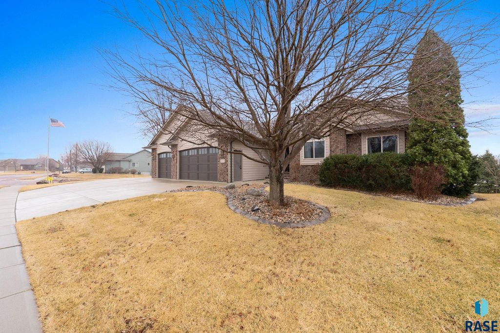 4917 E 42nd St Street, Sioux Falls, SD 57110