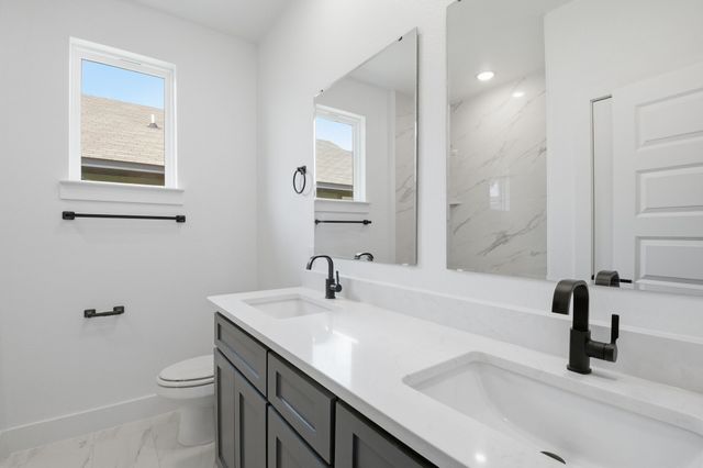521 W Walker Street, Denison, TX 75020