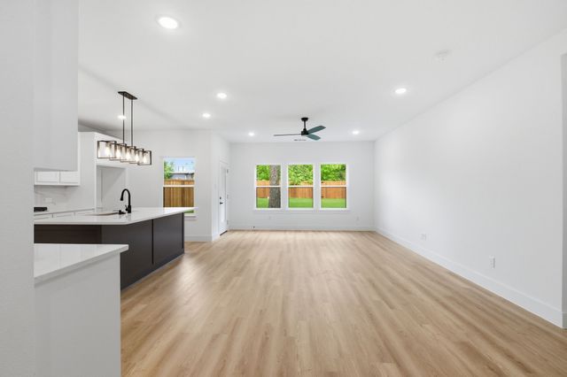 521 W Walker Street, Denison, TX 75020
