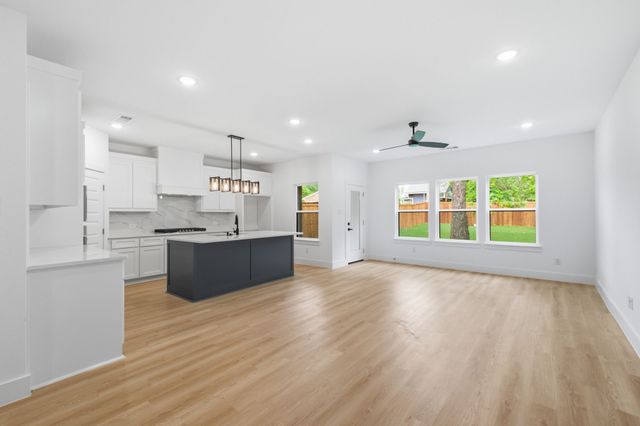 521 W Walker Street, Denison, TX 75020
