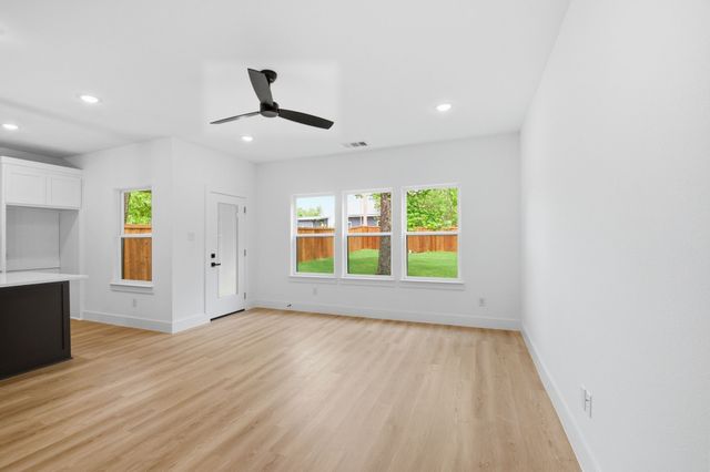 521 W Walker Street, Denison, TX 75020