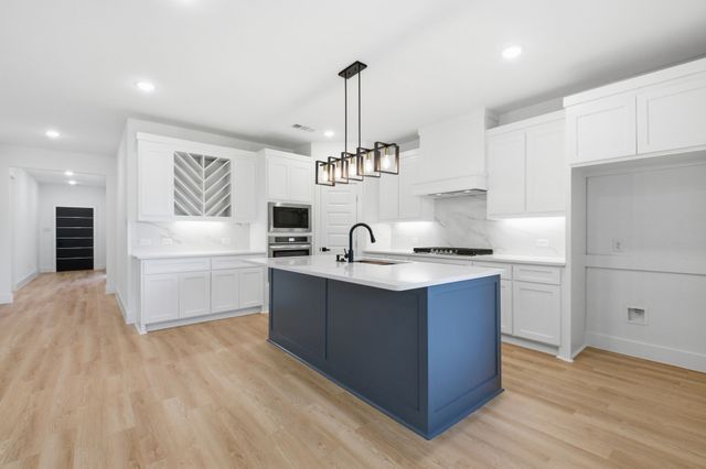 521 W Walker Street, Denison, TX 75020