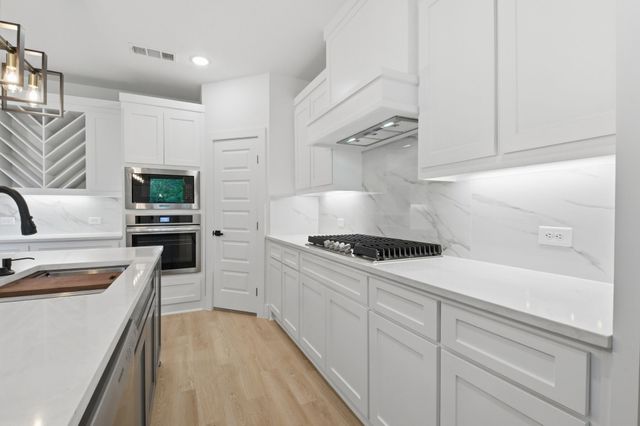 521 W Walker Street, Denison, TX 75020
