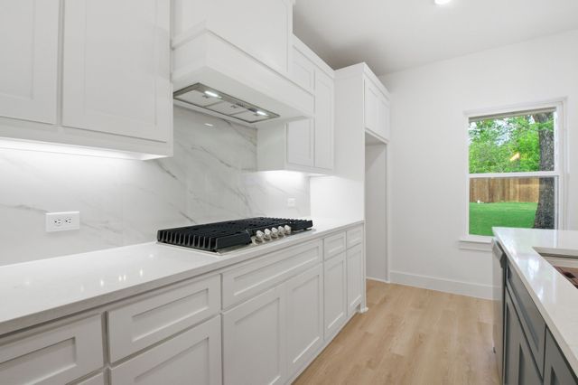 521 W Walker Street, Denison, TX 75020