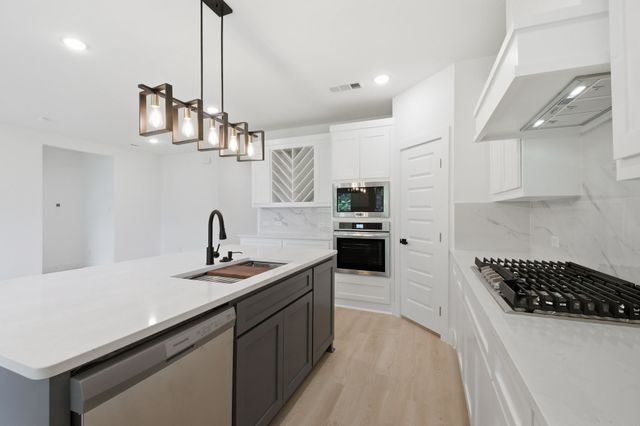 521 W Walker Street, Denison, TX 75020