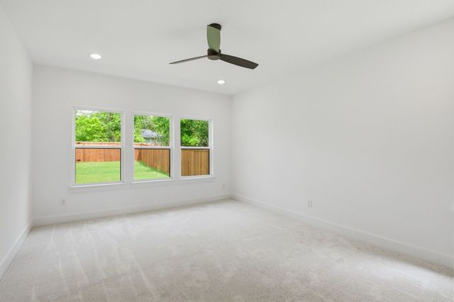 521 W Walker Street, Denison, TX 75020