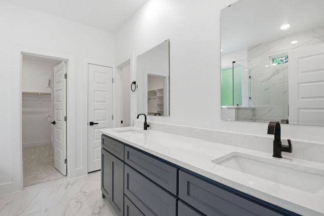 521 W Walker Street, Denison, TX 75020