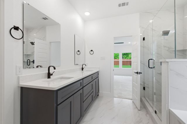 521 W Walker Street, Denison, TX 75020
