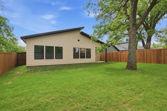 521 W Walker Street, Denison, TX 75020