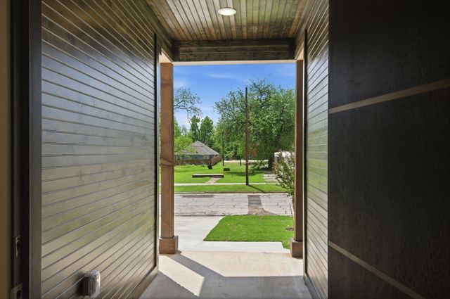 521 W Walker Street, Denison, TX 75020