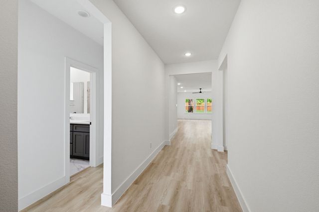 521 W Walker Street, Denison, TX 75020
