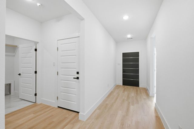 521 W Walker Street, Denison, TX 75020