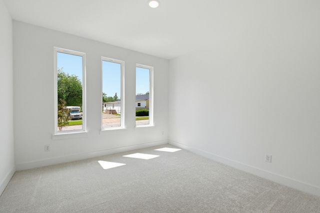 521 W Walker Street, Denison, TX 75020