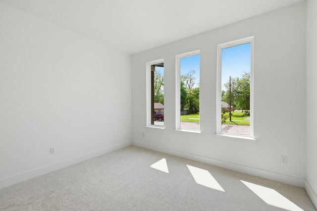 521 W Walker Street, Denison, TX 75020