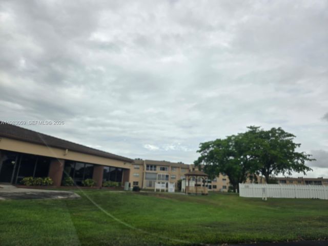 9261 Sunrise Lakes Blvd 201, Sunrise, FL 33322