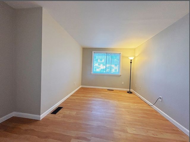 360 Littleton Rd D15, Chelmsford, MA 01824