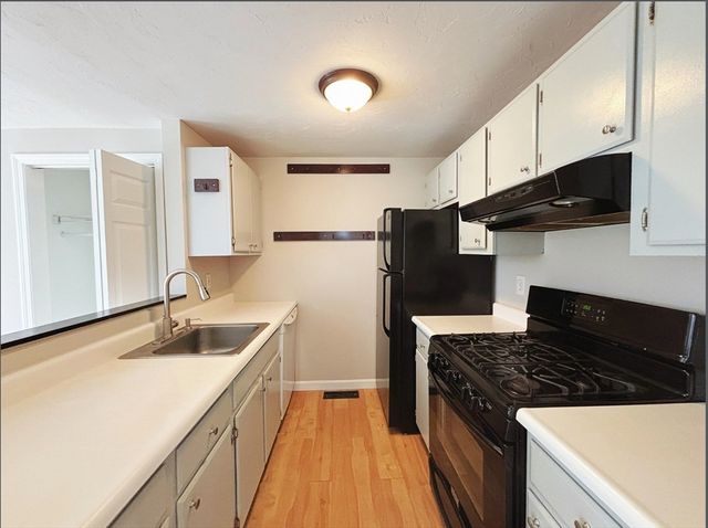 360 Littleton Rd D15, Chelmsford, MA 01824