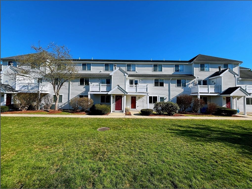 360 Littleton Rd D15, Chelmsford, MA 01824