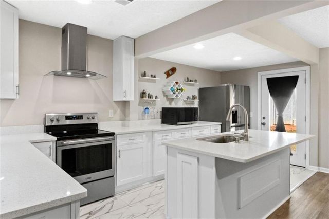 2254 Valley Wood Drive, Lawrenceville, GA 30044