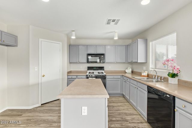 6537 W RIVA Road, Phoenix, AZ 85043