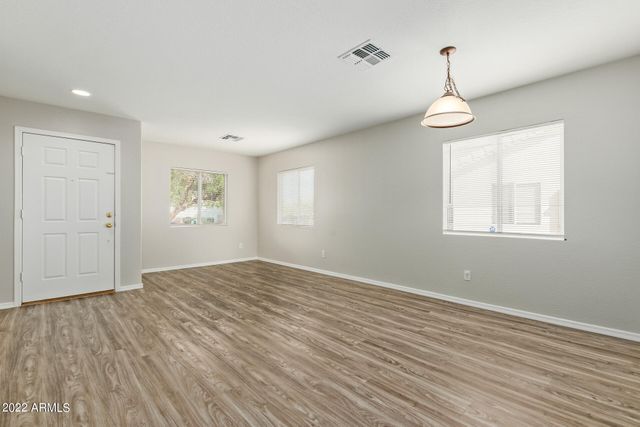 6537 W RIVA Road, Phoenix, AZ 85043