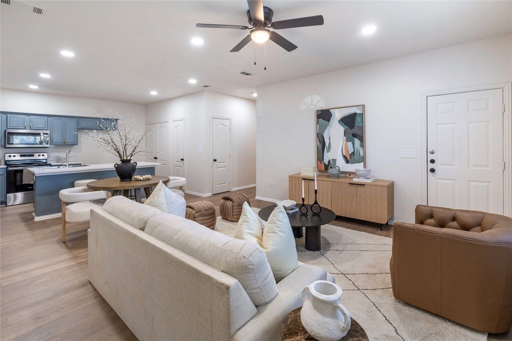 738 Carroll Lane, Lewisville, TX 75067 — photo 2