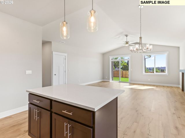2221 E JUNIPER Cir 15, La Center, WA 98629