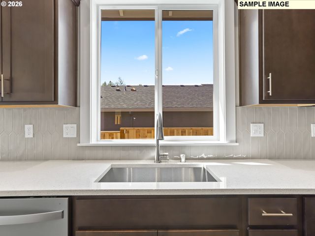 2221 E JUNIPER Cir 15, La Center, WA 98629