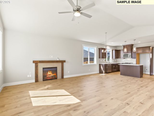2221 E JUNIPER Cir 15, La Center, WA 98629