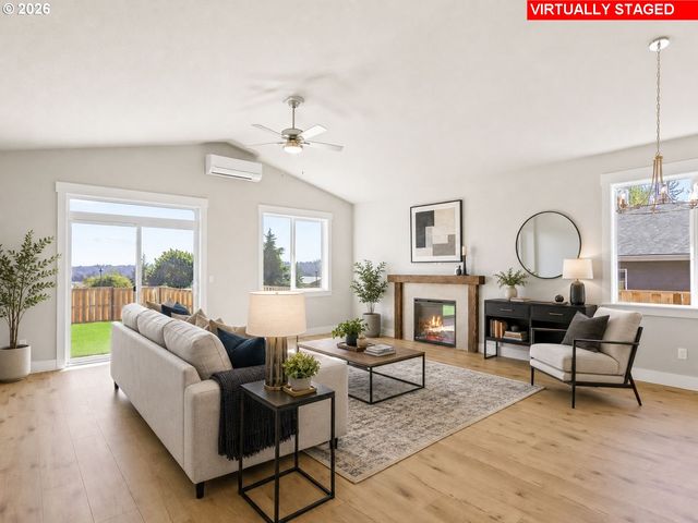 2221 E JUNIPER Cir 15, La Center, WA 98629