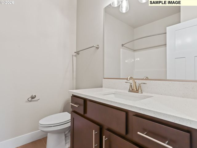 2221 E JUNIPER Cir 15, La Center, WA 98629