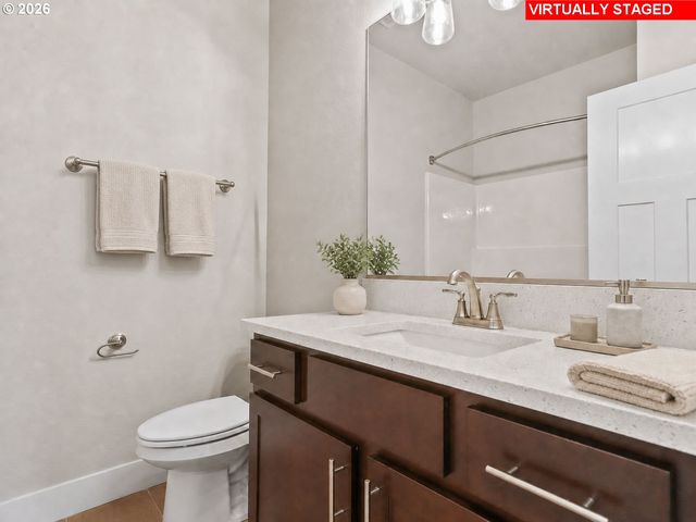 2221 E JUNIPER Cir 15, La Center, WA 98629