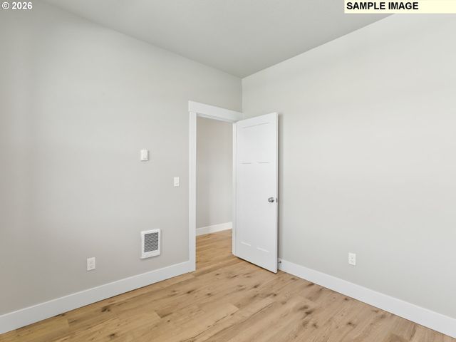 2221 E JUNIPER Cir 15, La Center, WA 98629