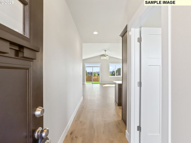 2221 E JUNIPER Cir 15, La Center, WA 98629