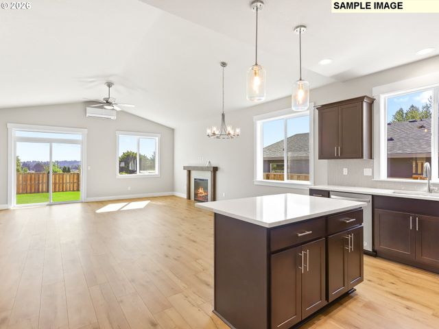2221 E JUNIPER Cir 15, La Center, WA 98629